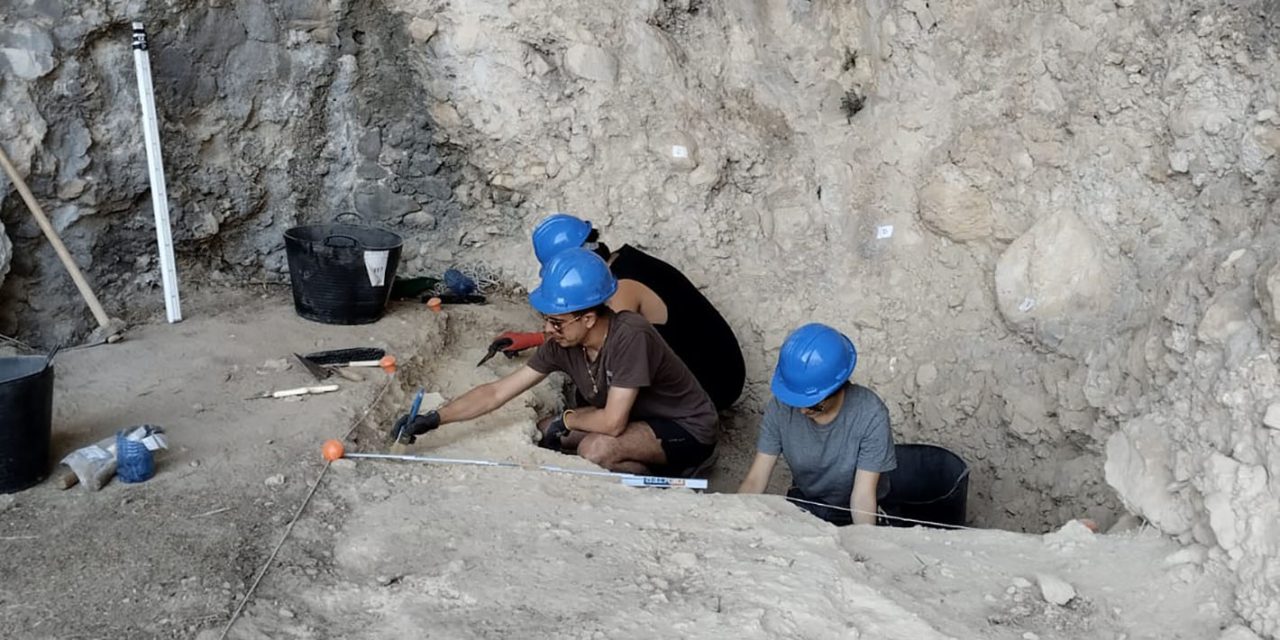 Excavació a l’Abric del Cint: passat i futur de la Serra de Mariola units per la ciència
